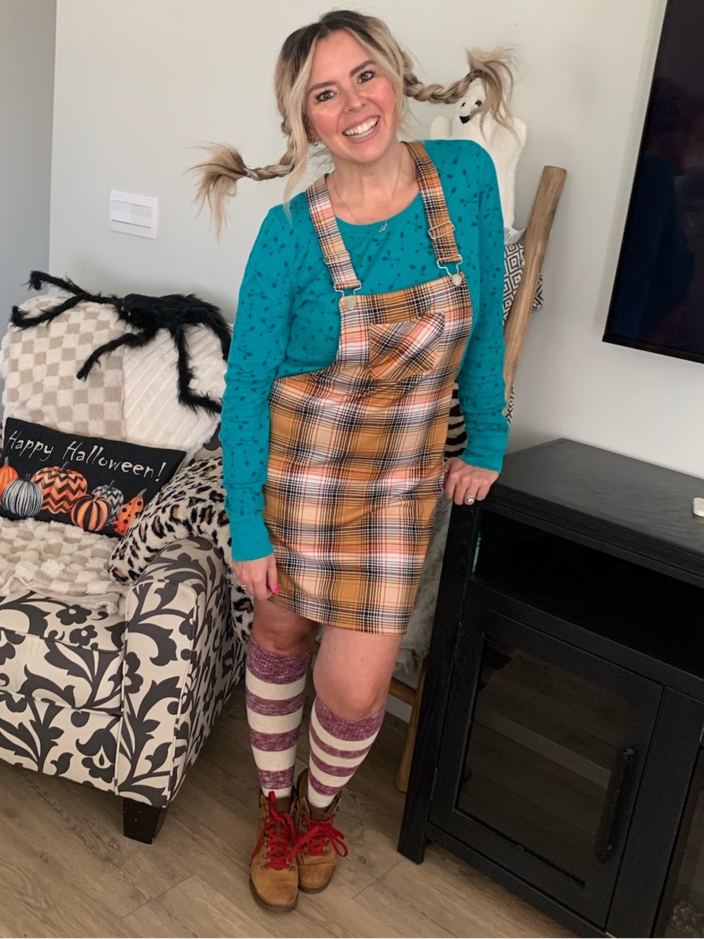Y2K Jolie & Joy Plaid Pinafore Dress in Camel and Black - Picture 5 of 5